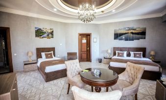 Leader Hotel