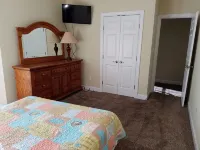 Unit 2 South - New Flooring Stairs & Hallways 2026 4Bed/3.5 Bath/3 Car Garage - Boutique