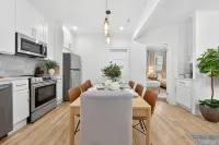 Open 4Br Near Downtown Boston Backyard, Fire Pit, Grills & Walk to Train - Bungalows