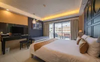 The Old Phuket - Karon Beach Resort - Mountain view