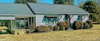 Charming 2-bedroom farmhouse in wonderful Gleason with AC, WiFi - Homestays