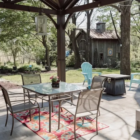 Historical and Spacious Shabby Cabin Retreat! Modern Amenities