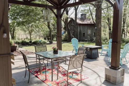 Historical and Spacious Shabby Cabin Retreat! Modern Amenities
