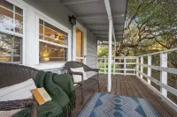 Belaire Lake Retreat, Cozy 2BR with Firepit & Kayaks