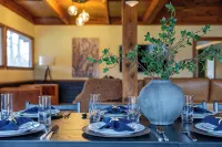 Mountain Mama Cabin Luxury Getaway on NR Gorge Rim! Hot+Cold Tubs/Sauna/Games - 4-Star