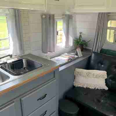 Country side, very private cozy RV in Marvelous Ohiopyle with WiFi, AC. Others