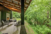 Nature’s Nest Hot Tub • Fire Pit • Deck Views • Near Old Man’s Cave