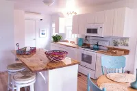 Harbor Hill Inn Cottage - Piano Suite