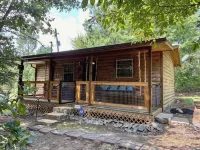 Little River Cabin. At the rim of the Canyon. Quaint, quiet and relaxing.