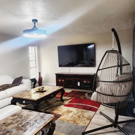 Fifa Soccer-Charming 4-Bedroom House Wi-Fi + All Room Smart TV's +Deck/Patio