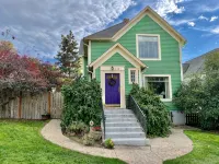Downtown Historic Home.  One block to downtown, cozy gathering place!