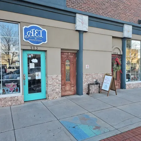 Charming 2-Bedroom Apartment with AC, Wifi, Security Cameras at Entrances.