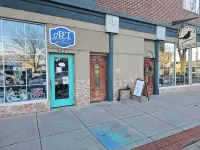 Charming 2-Bedroom Apartment with AC, Wifi, Security Cameras at Entrances. - 3-Star