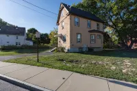 10% Off • Spacious 3BR Retreat w/ Breakfast, AC & WiFi • 5 Min to Niagara Falls - Homestays