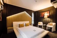 Plaza V Executive Hotel