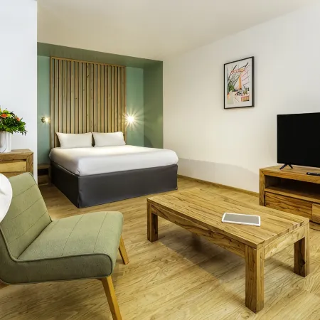 Aparthotel Adagio Montpellier Centre Comedie Отели рядом с достопримечательностью «Префектура»