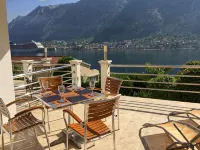 Ground Floor. Private Terrace, Shared Pool, Views across Fjord to Kotor Old Town -  Appartamenti vacanze