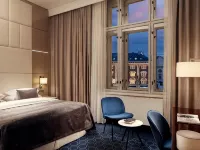Hotel Kings Court Hotels near Powder Tower
