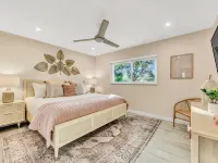 Pool, hot tub, putting green, pickleball, tiki bar, fire pit Hotels in West Bradenton