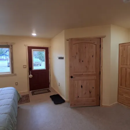 BEACH SUITE, BEACH WALK INN in charming Old Town ADA-accessible, BRAND-NEW,