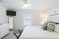 House in Mobile Newly Renovated! Quiet street & centrally located to interstate!