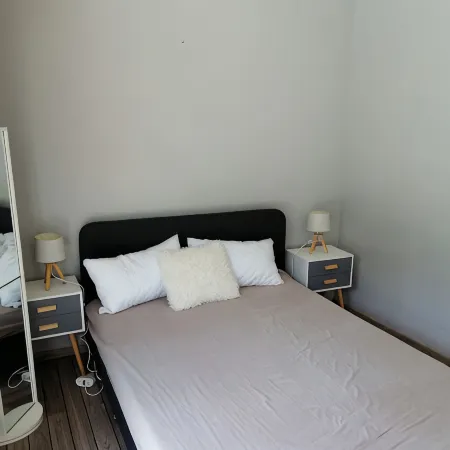 Charming independent studio in Martigues town center, swimming pool, spa