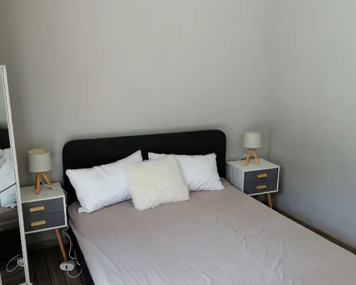 Charming independent studio in Martigues town center, swimming pool, spa Hotels in Martigues