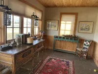 Cozy Log-beamed cabin near Yellowstone and Ennis’ World class  Madison River - WiFi
