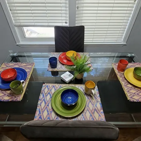 Perfect Background Hangout-Café Lit Patio, Bonfire, BBQ Grill-Near UF Stadium!
