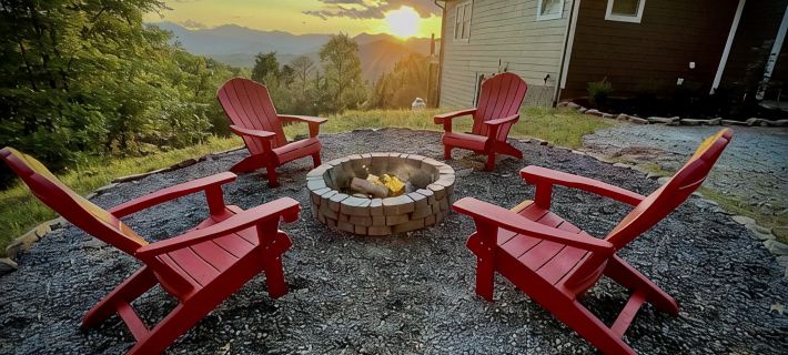 Butterfly Mountain Cabin for 8 w/amazing view+wifi, 3 bdrm, 3.5 bath, & firepit Hotels in Cowee