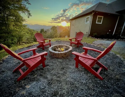 Butterfly Mountain Cabin for 8 w/amazing view+wifi, 3 bdrm, 3.5 bath, & firepit