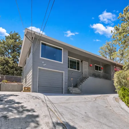 REMODELED 3Bd/2Bth TreeTop House -> Downtown Location w/ Views & 5-STAR REVIEWS!