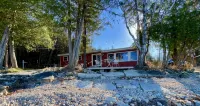 Waterfront gem, sandy beach, modern kitchen, large great room, free firewood