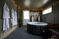 King bed, Hot Tub, Family Friendly