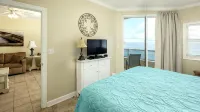 The Perfect Beach Vacation!  Private parking. Unit 703,  3BR, 3BA, Sleeps 12