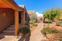 "SERENE DESERT GETAWAY" La Casa Coyote, Kayenta Art Village W/Views of Red Rock