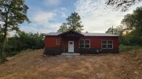 Cozy cabin 16 miles from Razorback Stadium great for game weekends. No pets.