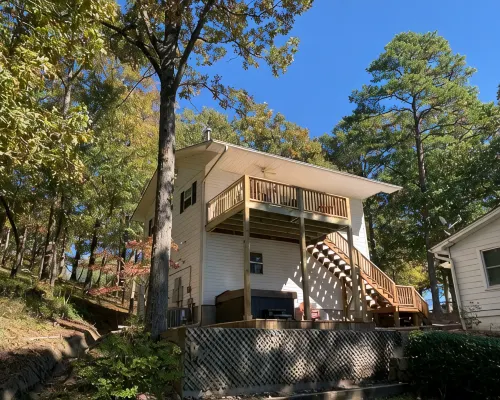 Main Channel Lake Hamilton- Private Hot Tub, Firepit, Boat Dock, No Cleaning Fee Hotels in Piney