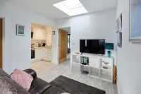 Trevone, Padstow-Modern Apartment minutes from sandy beach and SW coast path - 4-Star