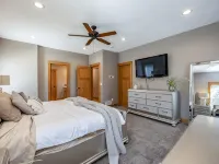 Romantic cheerful home close to many attractions Hotels in Robins