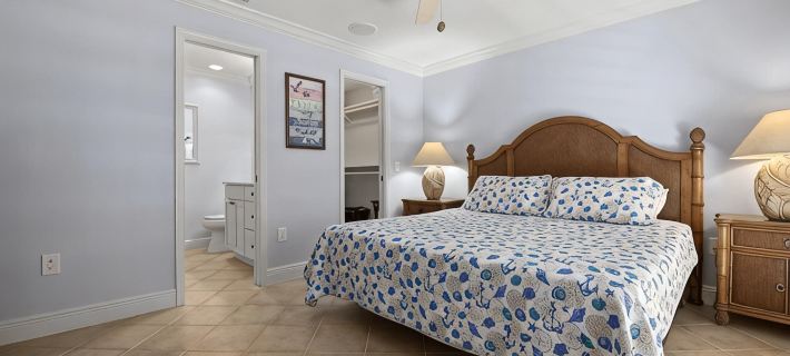 Private Beach with Loungers · 2 Pools & Bay View Hotels in Siesta Key