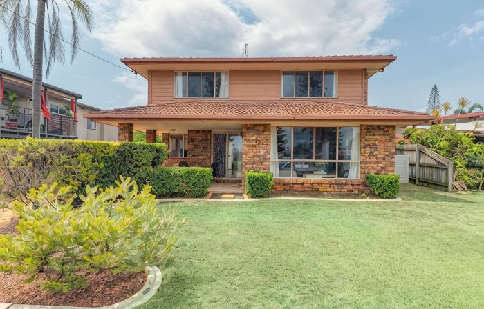 Lovely Waterfront Beach House, Pet-Friendly