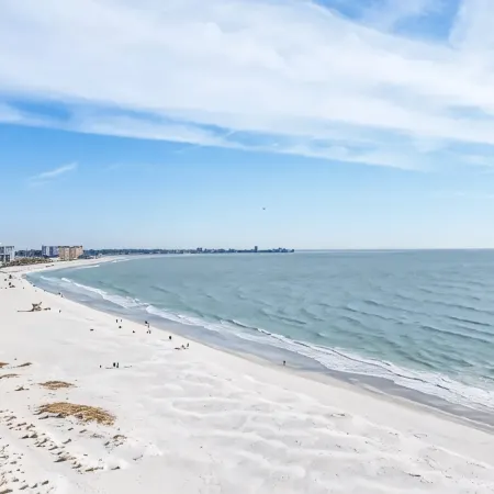 Perfect Location SK Village Condo 2 Br Short Walk to Beach, Pool Arcade Pets ok