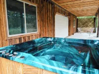 Quirky Farm Stay - 2 Bedrooms - Hot tub - balcón