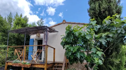Joli Cabanon vue sur Serre de Barre