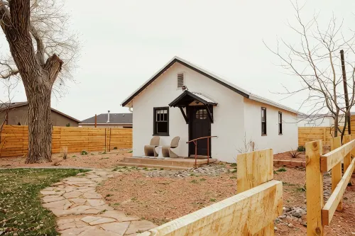Kanab Cottage - cozy & secluded - Homestays