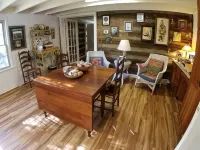 Authentic 1800s Century Kentucky Log Cabin Land Bewteen the Lakes Hotels in Trigg County