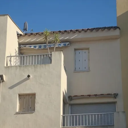 Air-conditioned apartment of 43 m² with swimming pool in the residence