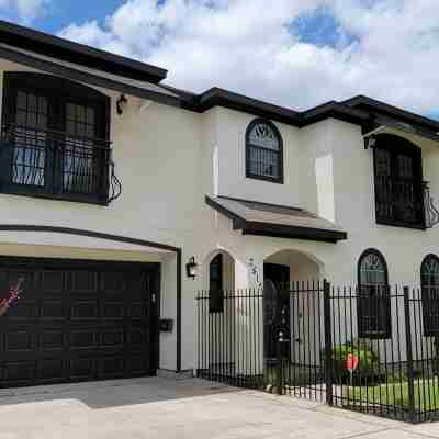 Nice Villa in Downtown /Heights/Northside/ 7 bed, 4 bedroom, 2.5 bath Hotel Exterior