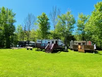HideOut in The Highlands 15min from Skyline TrailWalking distance from Sunsets - 3-Star